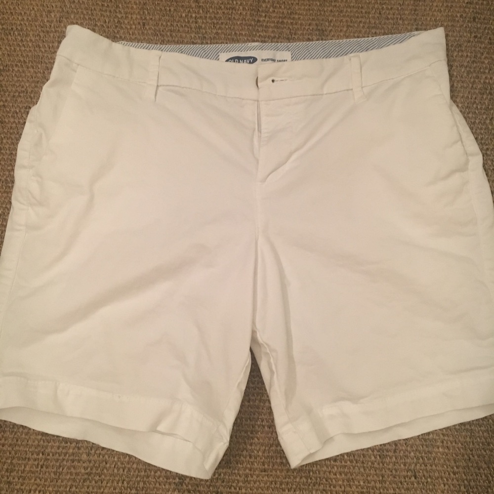 Old Navy White Shorts Size 2 (seems more like a 4)